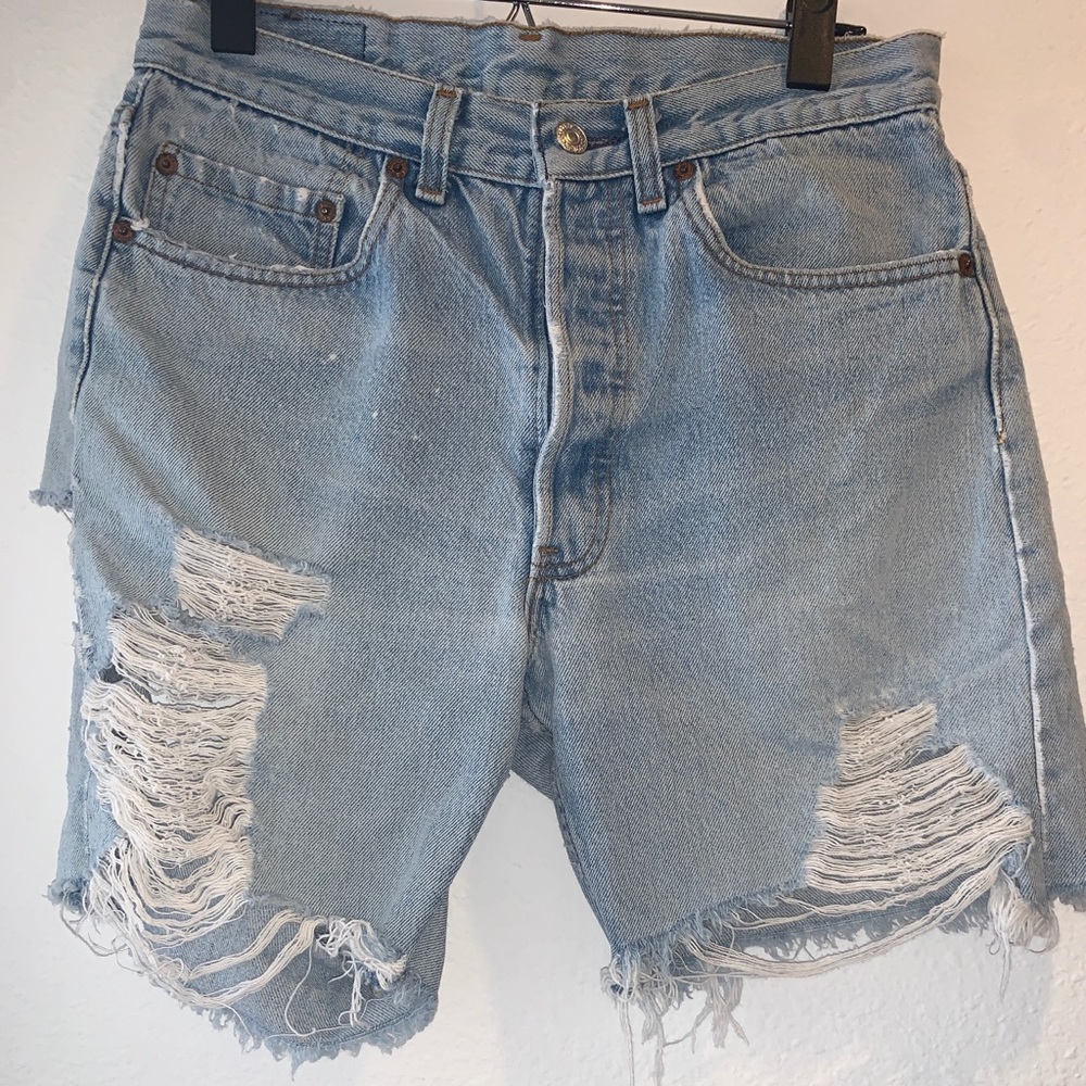 Levi Shorts Ripped Right Butt Cheek